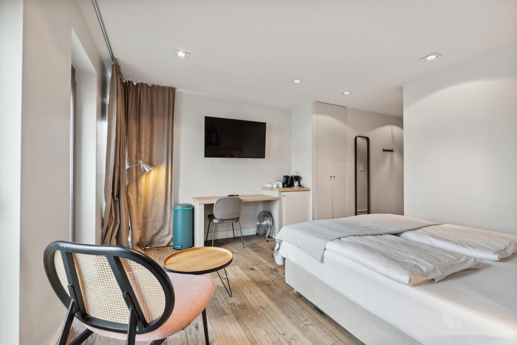 Queen Room
